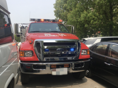 湖南消防应急救援物资-消防通道被堵占道车辆被群众合力掀翻车位后面有个消防栓