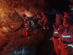 森林消防员-云南省森林消防总队新训一大队迅速动用300名指战员驰援火场森林消防人员