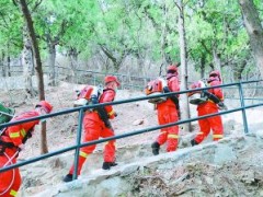 甘肃应急救援员报考网-森林消防员紧张的一天负重20斤他们步行巡视20公里森林消防干啥的