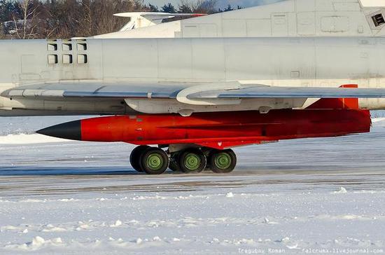 图片：吹出天际的Kh-32导弹，和老式Kh-22导弹没什么差别