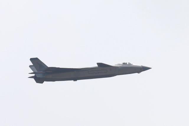 研制战机有多烧钱？F-22成本为280亿 歼20三百亿 小国根本玩不起